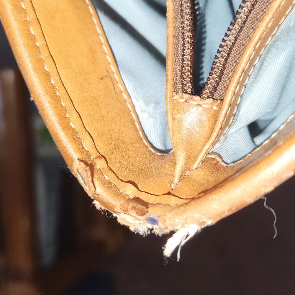 Vintage Coach Shoulder Bag - Picture 9 of 11
